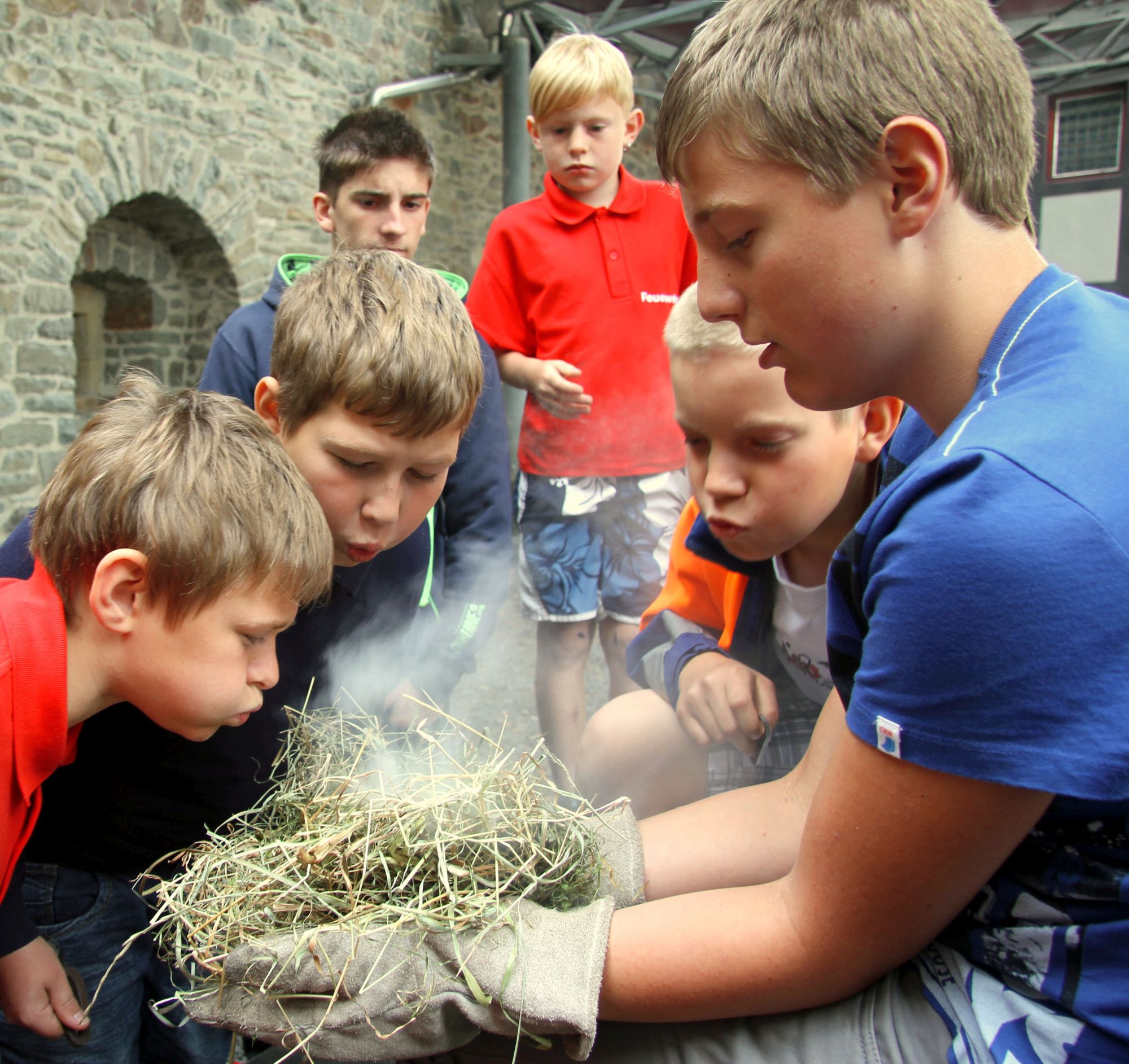 Feuer Workshop für Kinder in der Burg Altena im Märkischen Kreis