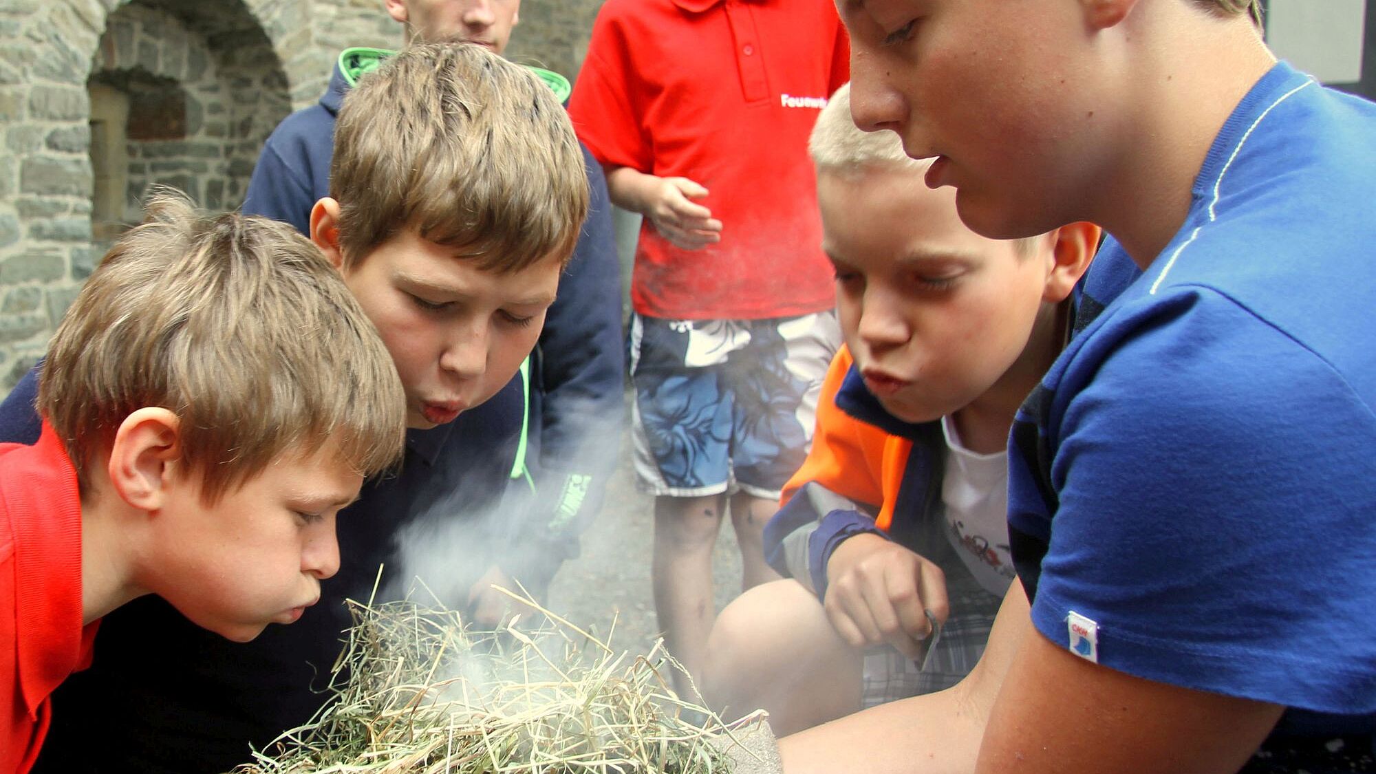Feuer Workshop für Kinder in der Burg Altena im Märkischen Kreis
